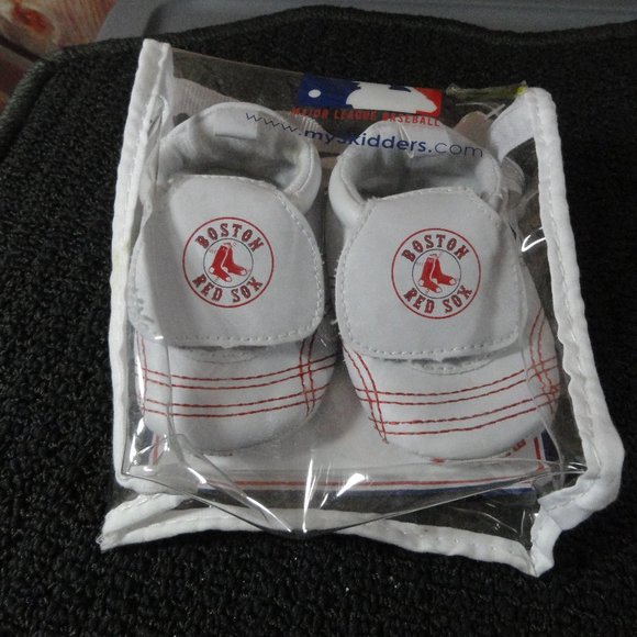 Boston Red Sox Skidders baby shoes.CUTE MLB ~New~0-6 months. Baseball fan - Picture 1 of 6